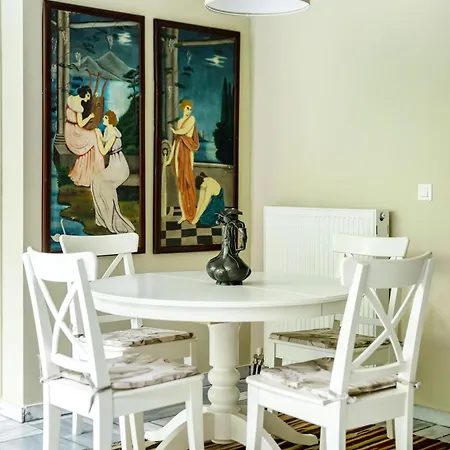 Corinthian Blue Retreat Katakálion