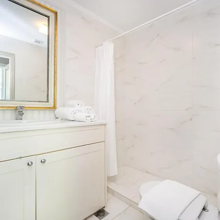 Corinthian Blue Retreat Katakálion