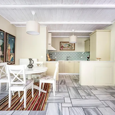 Corinthian Blue Retreat Vila