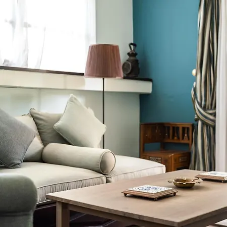 Corinthian Blue Retreat * Katakálion