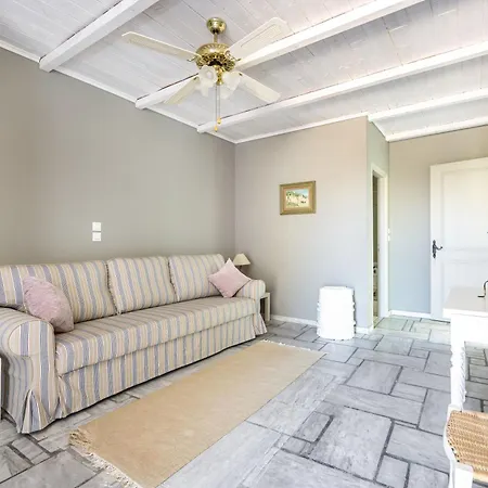 וילה Corinthian Blue Retreat *