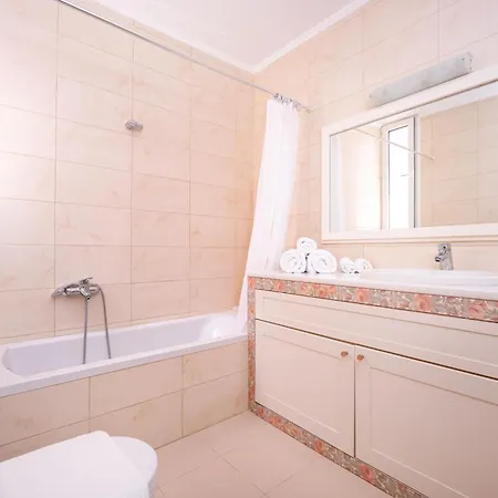 Corinthian Blue Retreat Vila