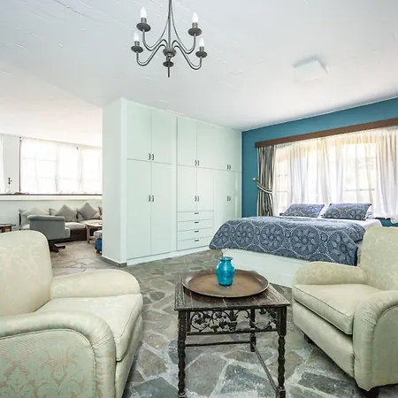 Corinthian Blue Retreat Katakálion