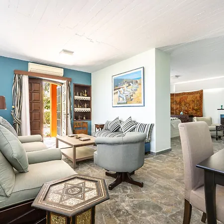 וילה Corinthian Blue Retreat
