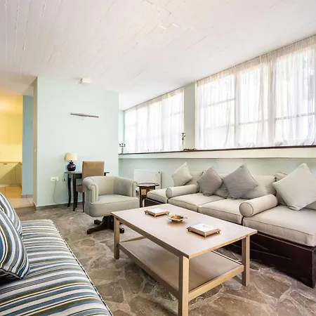 וילה Corinthian Blue Retreat *