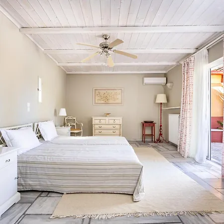 Corinthian Blue Retreat Vila