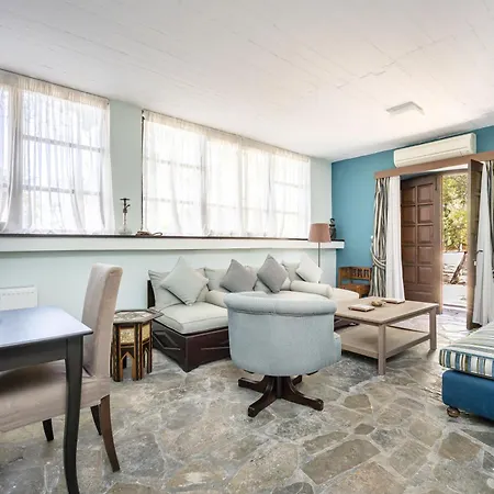 Vila Corinthian Blue Retreat