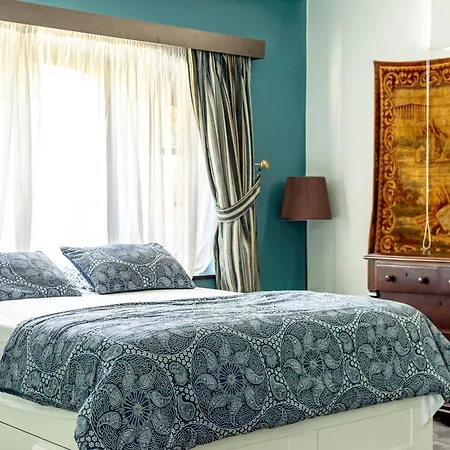 Corinthian Blue Retreat * Katakálion