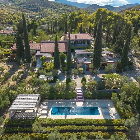 Corinthian Blue Retreat Vila *