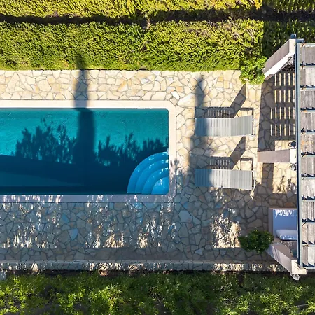 Corinthian Blue Retreat וילה