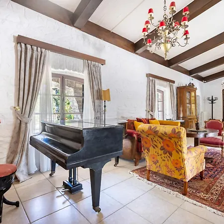 וילה Corinthian Blue Retreat *