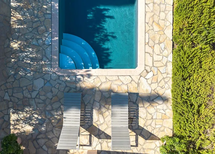 Corinthian Blue Retreat * Κατακάλι